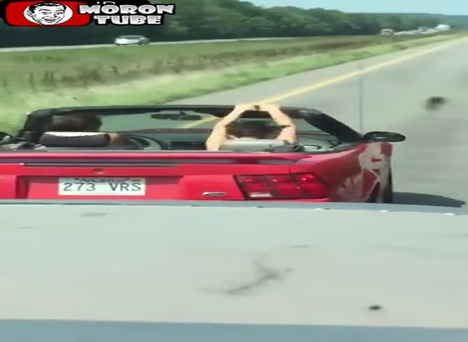Video :Arkansas - they flaunt themselves and burn the entire highway while nude in their convertible